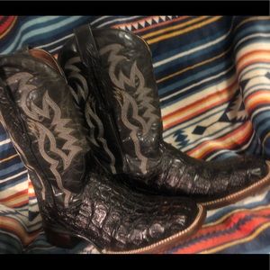 Womens never worn Dan post caiman belly boots